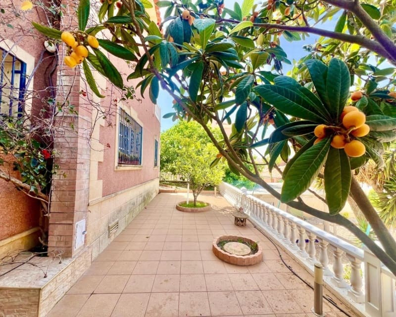 3 sovrum Villa till salu i Torrevieja - 495 000 € (Ref: 9725099)