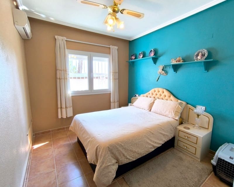 3 bedroom Villa for sale in Algorfa with pool - € 185,000 (Ref: 9730407)