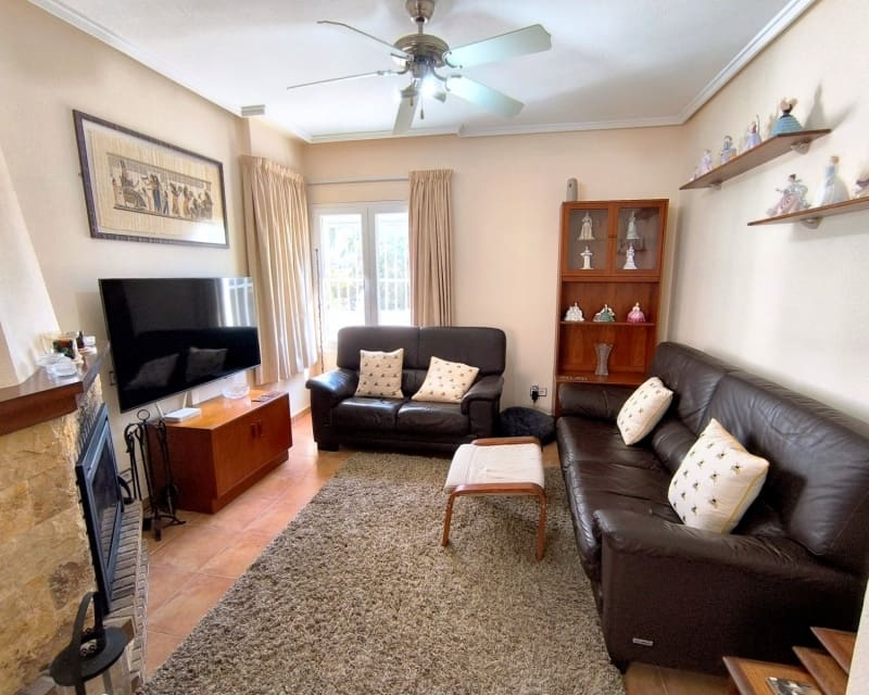 3 bedroom Villa for sale in Algorfa with pool - € 185,000 (Ref: 9730407)