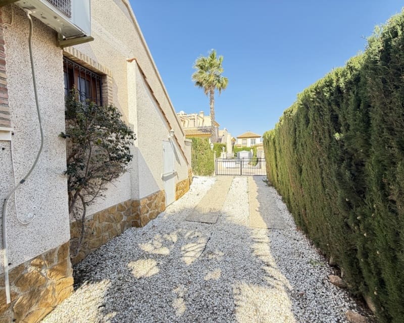 Bungalow de 2 habitaciones en Villamartin en venta con piscina - 199.995 € (Ref: 9730408)