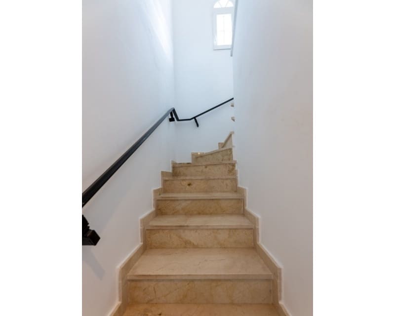 Chalet de 4 habitaciones en Villamartin en venta con piscina - 299.000 € (Ref: 9730410)