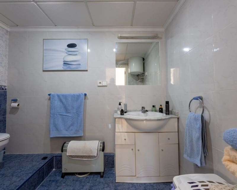 Chalet de 4 habitaciones en Villamartin en venta con piscina - 299.000 € (Ref: 9730410)