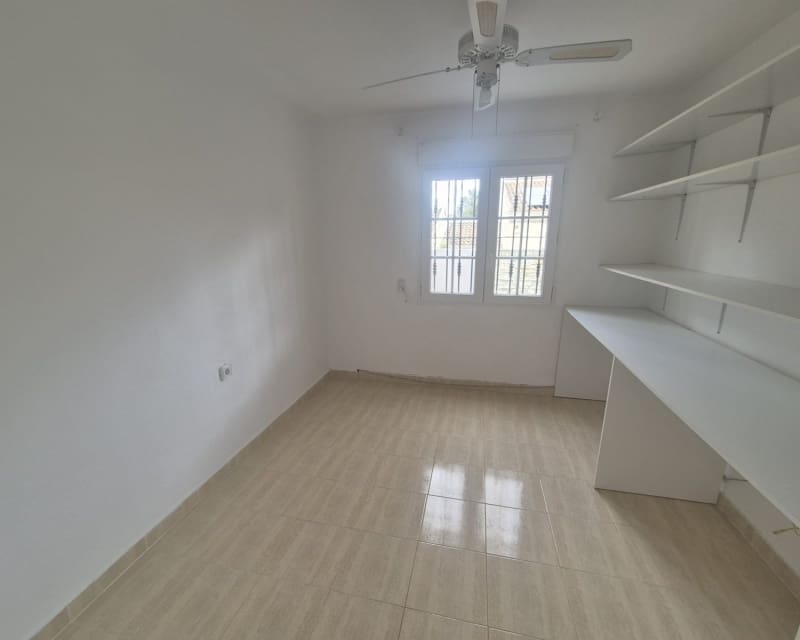 Chalet de 4 habitaciones en Villamartin en venta con piscina - 299.000 € (Ref: 9730410)