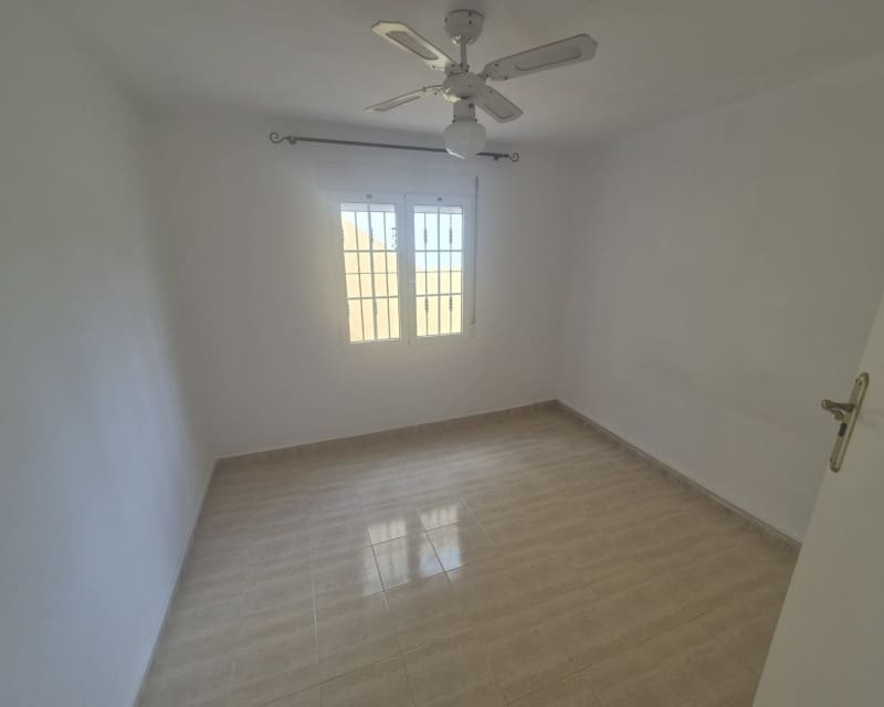 Chalet de 4 habitaciones en Villamartin en venta con piscina - 299.000 € (Ref: 9730410)