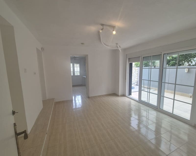 Chalet de 4 habitaciones en Villamartin en venta con piscina - 299.000 € (Ref: 9730410)