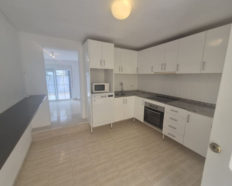 Chalet de 4 habitaciones en Villamartin en venta con piscina - 299.000 € (Ref: 9730410)