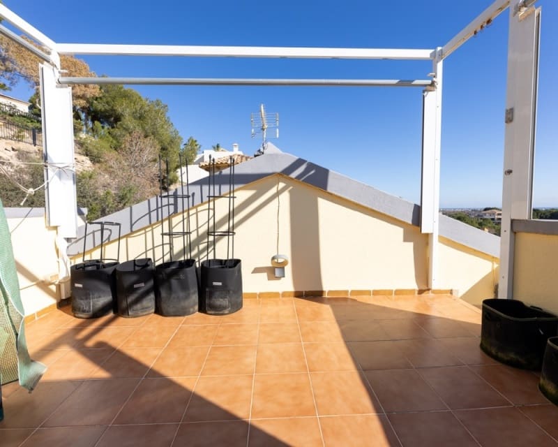 Chalet de 4 habitaciones en Villamartin en venta con piscina - 299.000 € (Ref: 9730410)