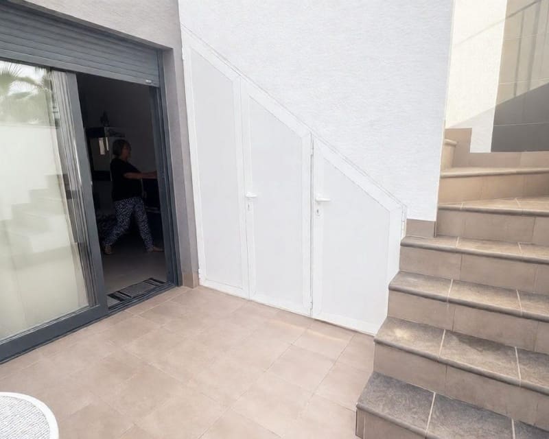 2 slaapkamer Appartement te koop in Punta Prima met zwembad - € 279.900 (Ref: 9730412)