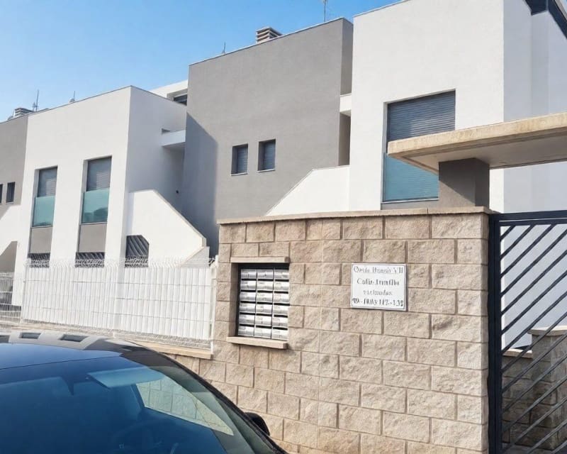 2 slaapkamer Appartement te koop in Punta Prima met zwembad - € 279.900 (Ref: 9730412)