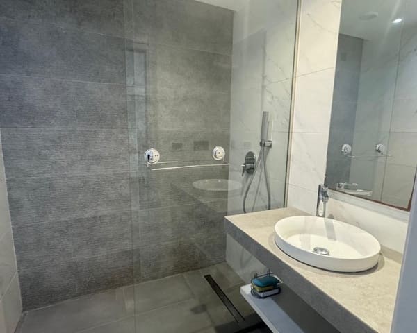 2 slaapkamer Appartement te koop in Punta Prima, Torrevieja met zwembad - € 279.900 (Ref: 9730412)