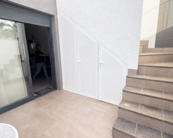 2 slaapkamer Appartement te koop in Punta Prima, Torrevieja met zwembad - € 279.900 (Ref: 9730412)