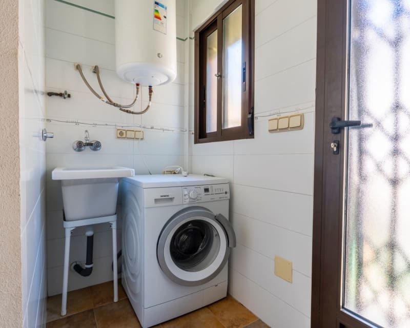 Chalet de 6 habitaciones en Villamartin en venta con piscina - 365.000 € (Ref: 9730413)