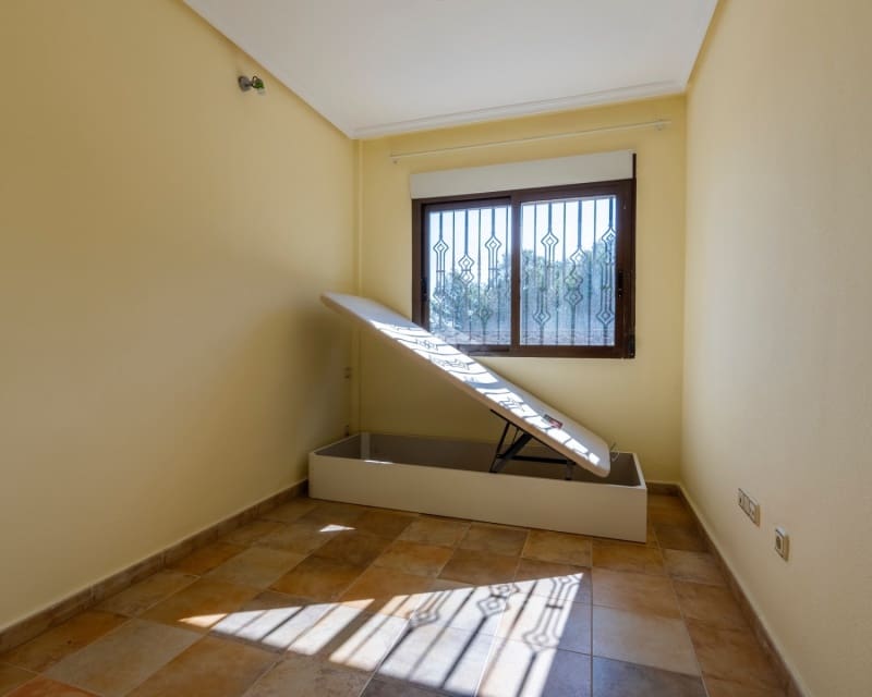 Chalet de 6 habitaciones en Villamartin en venta con piscina - 365.000 € (Ref: 9730413)