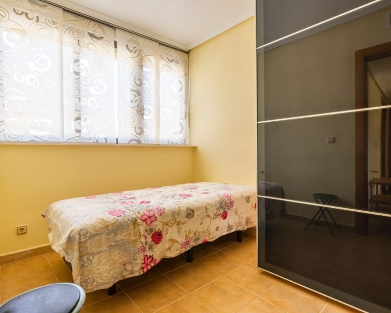 Chalet de 6 habitaciones en Villamartin en venta con piscina - 365.000 € (Ref: 9730413)