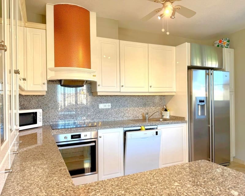 3 slaapkamer Villa te koop in Villamartin met zwembad - € 590.000 (Ref: 9730414)