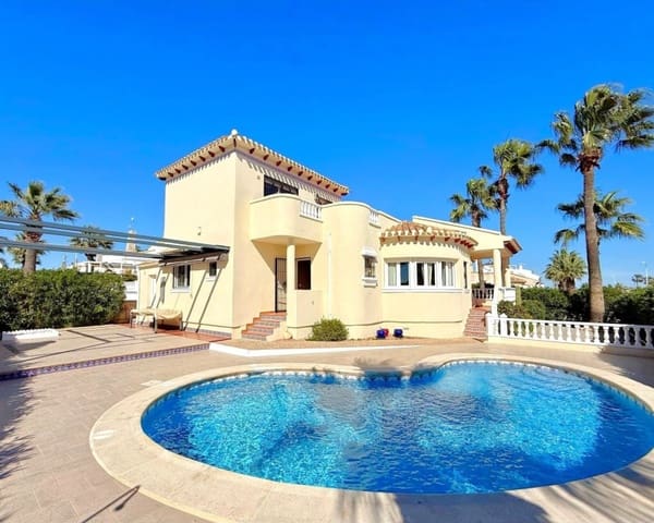 3 slaapkamer Villa te koop in Villamartin, Orihuela met zwembad - € 590.000 (Ref: 9730414)