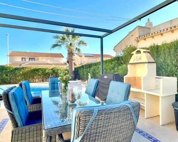 3 slaapkamer Villa te koop in Villamartin, Orihuela met zwembad - € 590.000 (Ref: 9730414)