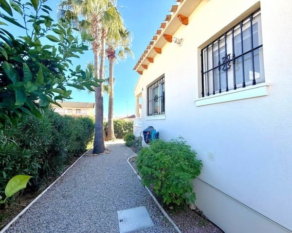 3 slaapkamer Villa te koop in Villamartin, Orihuela met zwembad - € 590.000 (Ref: 9730414)