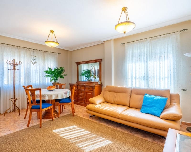 Chalet de 2 habitaciones en Cabo Roig en venta con piscina - 244.000 € (Ref: 9737251)