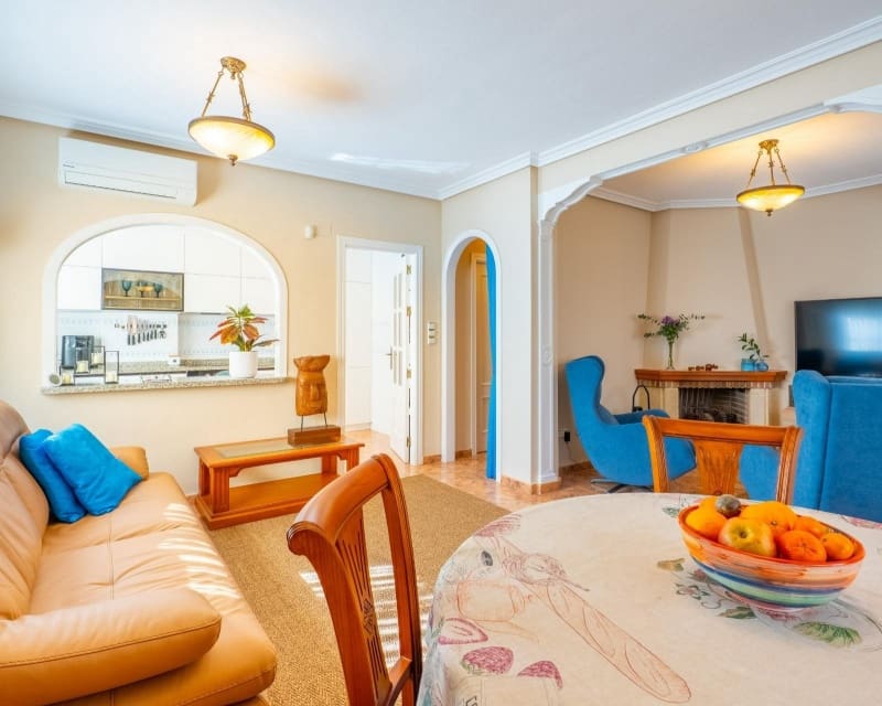 Chalet de 2 habitaciones en Cabo Roig en venta con piscina - 244.000 € (Ref: 9737251)