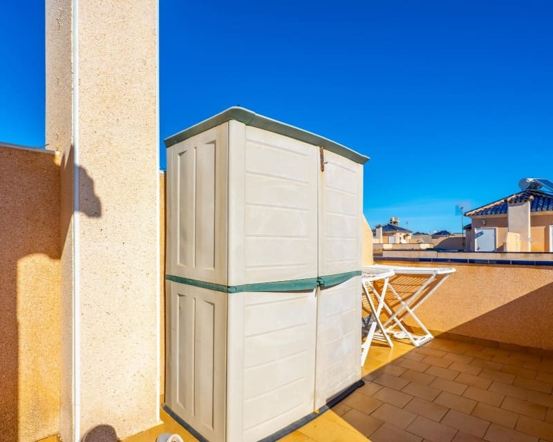 Chalet de 2 habitaciones en Cabo Roig en venta con piscina - 244.000 € (Ref: 9737251)