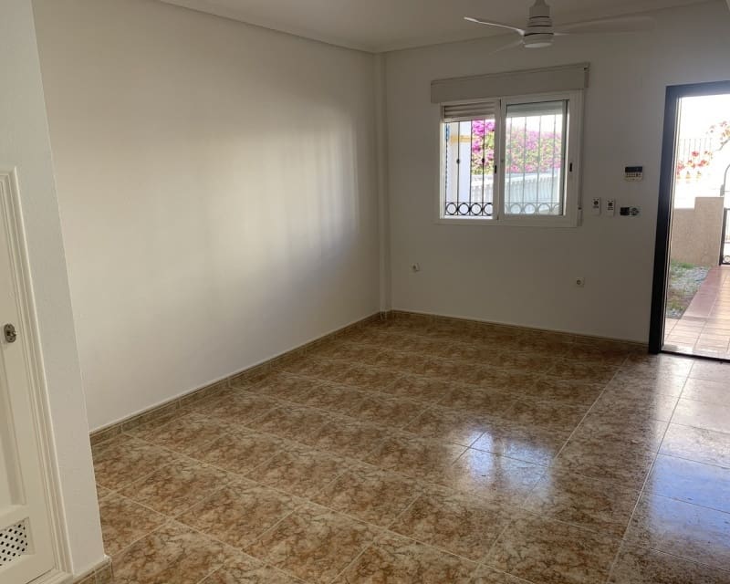 Casa de 2 habitaciones en Orihuela Costa en venta con piscina - 189.950 € (Ref: 9737253)