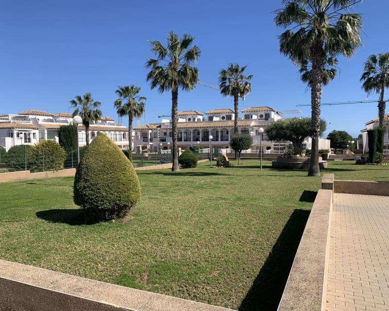 Casa de 2 habitaciones en Orihuela Costa en venta con piscina - 189.950 € (Ref: 9737253)