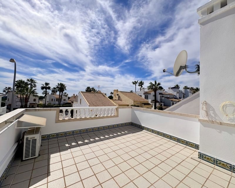 3 soveværelse Villa til salg i Villamartin med swimmingpool - € 289.000 (Ref: 9737254)