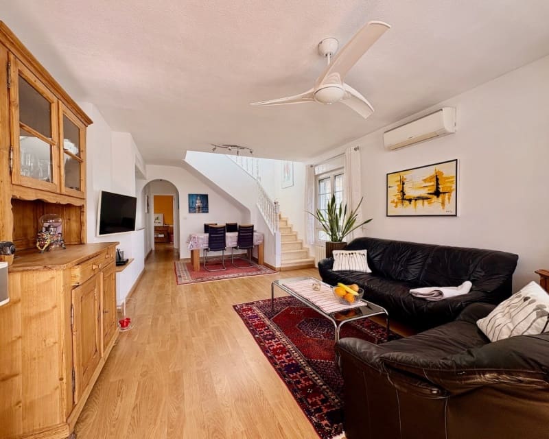 3 soveværelse Villa til salg i Villamartin med swimmingpool - € 289.000 (Ref: 9737254)