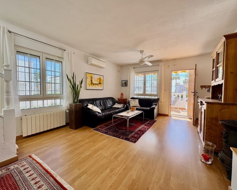 3 soveværelse Villa til salg i Villamartin med swimmingpool - € 289.000 (Ref: 9737254)