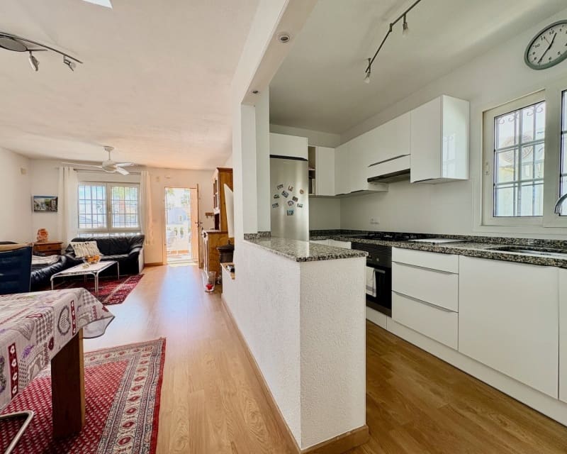 3 soveværelse Villa til salg i Villamartin med swimmingpool - € 289.000 (Ref: 9737254)