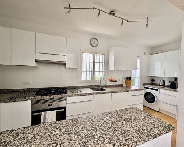 3 soveværelse Villa til salg i Villamartin, Orihuela med swimmingpool - € 289.000 (Ref: 9737254)