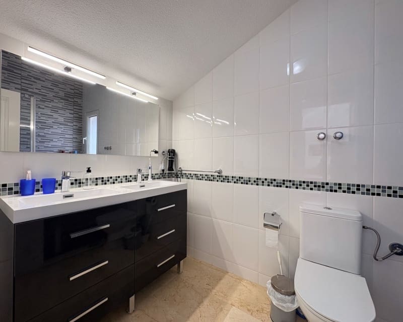 3 soveværelse Villa til salg i Villamartin med swimmingpool - € 289.000 (Ref: 9737254)