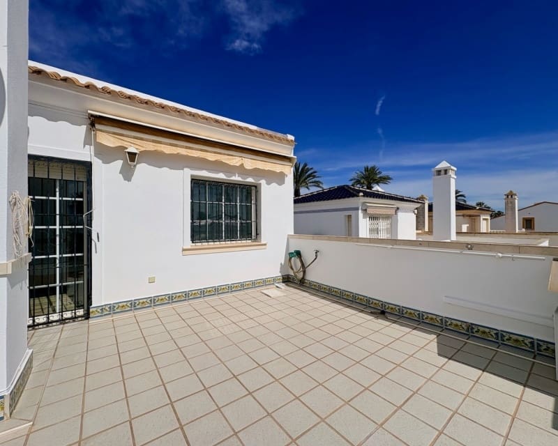 3 soveværelse Villa til salg i Villamartin med swimmingpool - € 289.000 (Ref: 9737254)