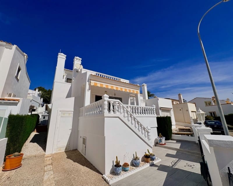 3 soveværelse Villa til salg i Villamartin med swimmingpool - € 289.000 (Ref: 9737254)