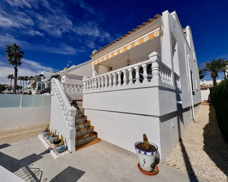 3 soveværelse Villa til salg i Villamartin med swimmingpool - € 289.000 (Ref: 9737254)