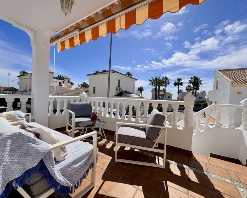 3 soveværelse Villa til salg i Villamartin med swimmingpool - € 289.000 (Ref: 9737254)