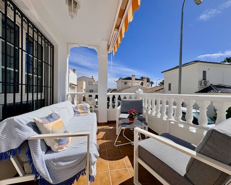 3 soveværelse Villa til salg i Villamartin med swimmingpool - € 289.000 (Ref: 9737254)