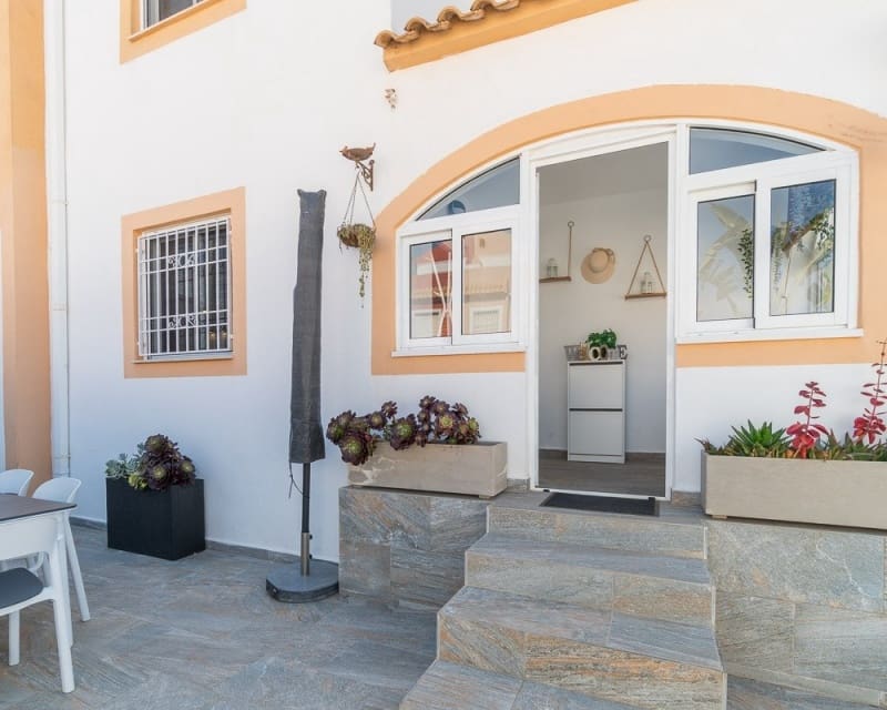 2 soveværelse Byhus til salg i El Limonar med swimmingpool - € 209.900 (Ref: 9737255)