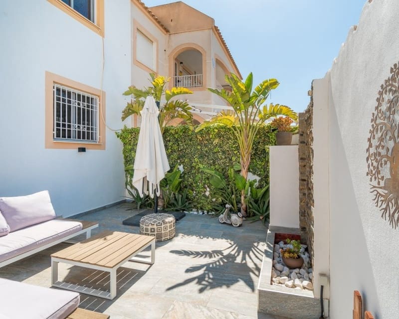 2 soveværelse Byhus til salg i El Limonar med swimmingpool - € 209.900 (Ref: 9737255)