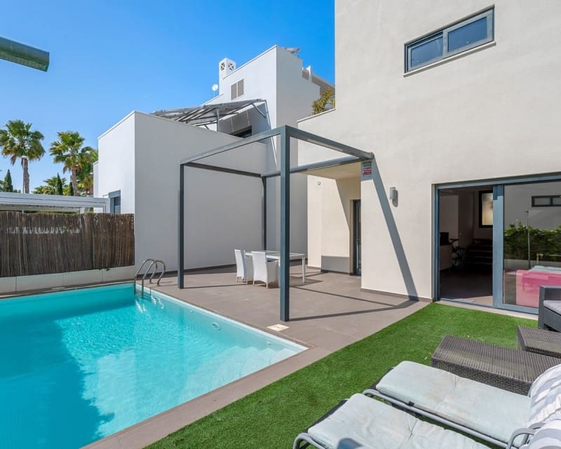 2 soveværelse Villa til salg i Dona Pepa med swimmingpool - € 379.000 (Ref: 9771959)