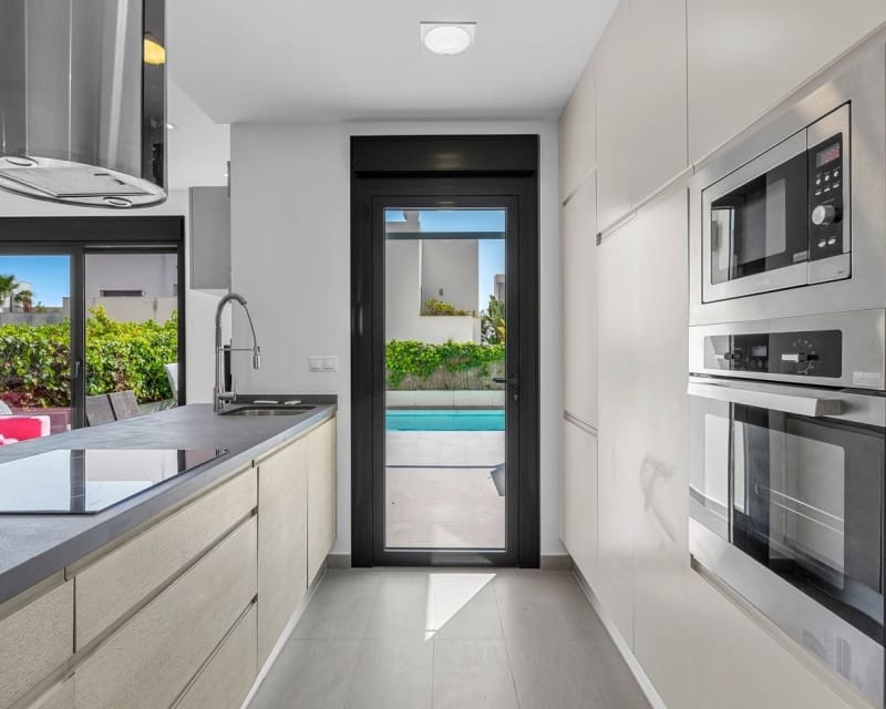 2 soveværelse Villa til salg i Dona Pepa med swimmingpool - € 379.000 (Ref: 9771959)