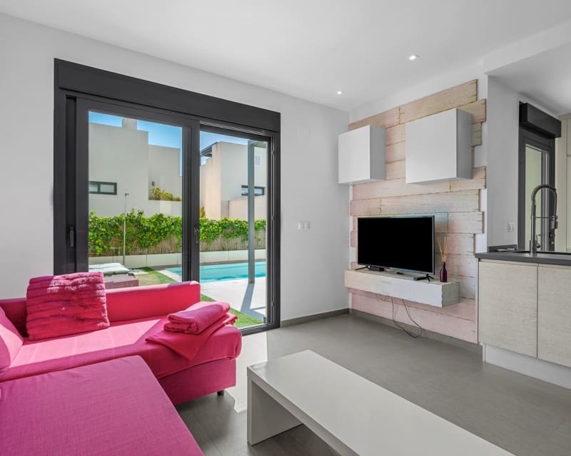 2 soveværelse Villa til salg i Dona Pepa med swimmingpool - € 379.000 (Ref: 9771959)