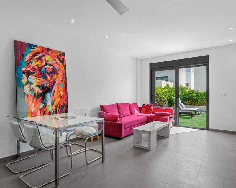 2 soveværelse Villa til salg i Dona Pepa med swimmingpool - € 379.000 (Ref: 9771959)