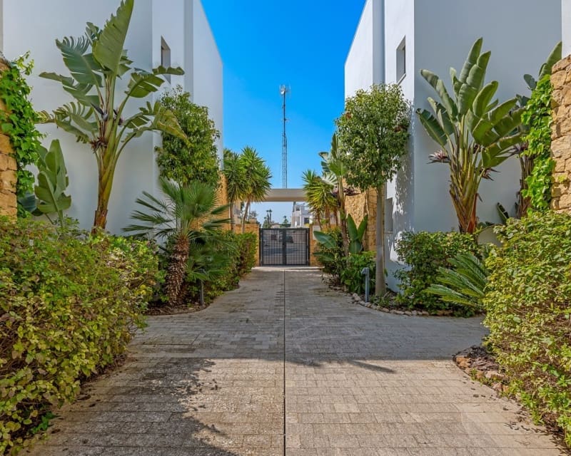 2 soveværelse Villa til salg i Dona Pepa med swimmingpool - € 379.000 (Ref: 9771959)