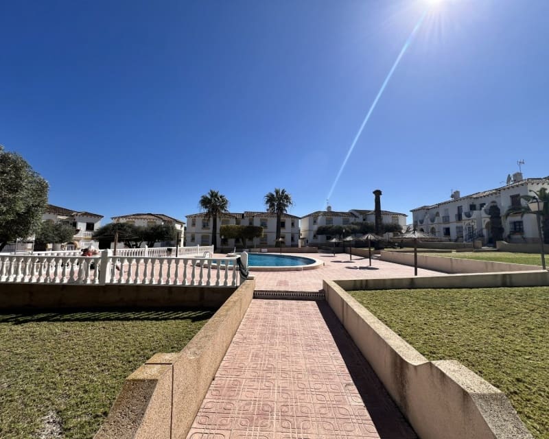 1 Zimmer Apartment zu verkaufen in Villamartin mit Pool - 105.000 € (Ref: 9771962)