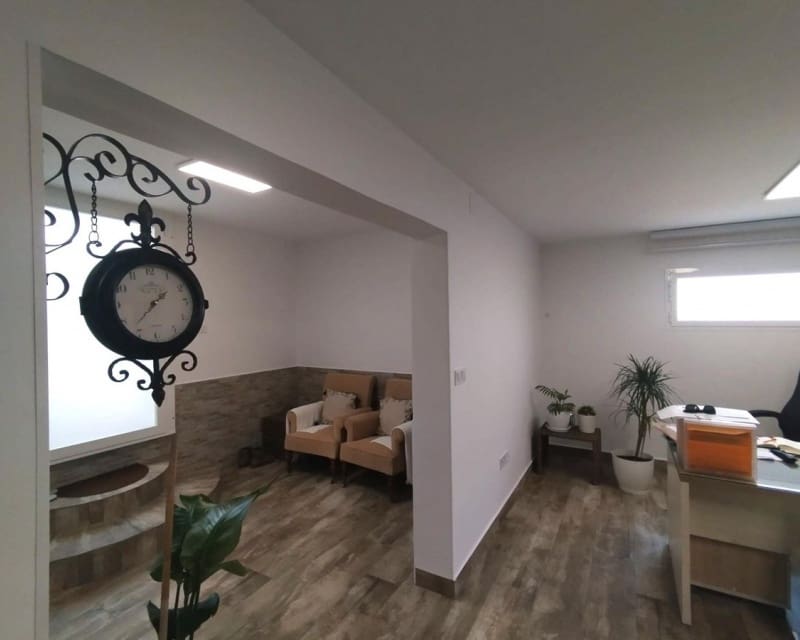 4 bedroom Villa for sale in Villamartin - € 408,000 (Ref: 9783421)