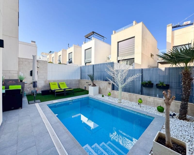 3 bedroom Villa for sale in Villamartin with pool - € 349,900 (Ref: 9783424)