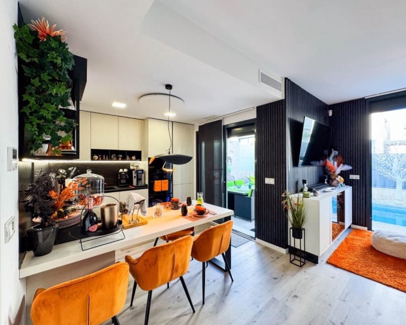 3 bedroom Villa for sale in Villamartin with pool - € 349,900 (Ref: 9783424)