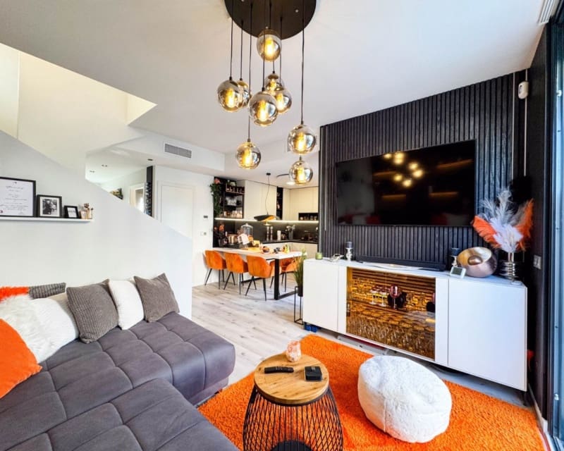 3 bedroom Villa for sale in Villamartin with pool - € 349,900 (Ref: 9783424)